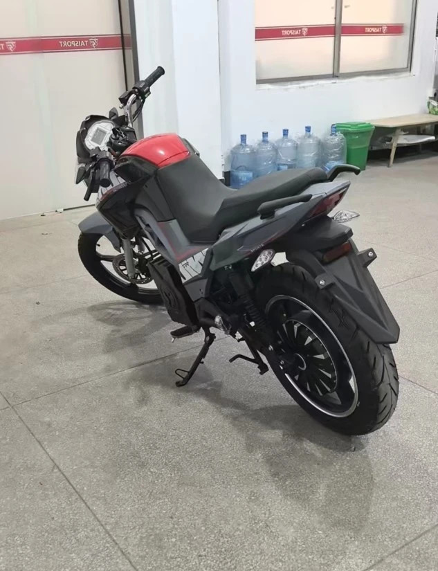 moto eléctrica blanca